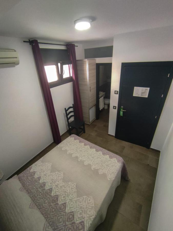 Hostal Maria Jose Кониль-де-ла-Фронтера Экстерьер фото