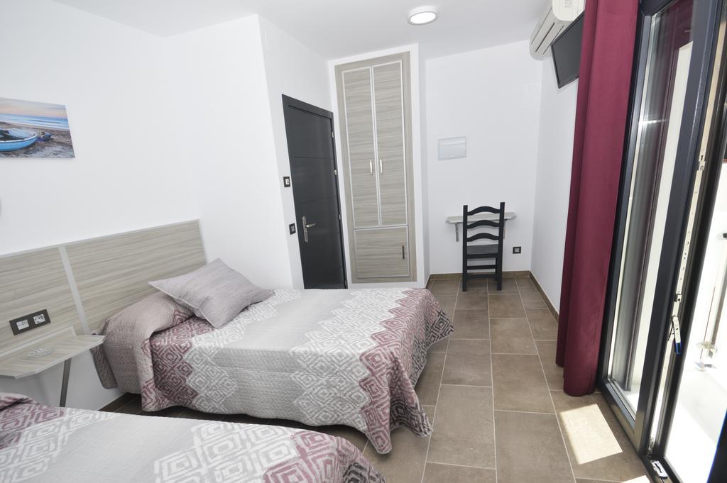 Hostal Maria Jose Кониль-де-ла-Фронтера Экстерьер фото