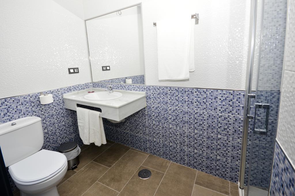 Hostal Maria Jose Кониль-де-ла-Фронтера Экстерьер фото