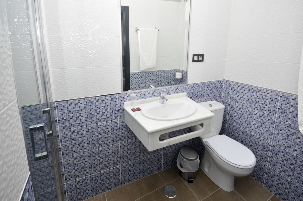 Hostal Maria Jose Кониль-де-ла-Фронтера Экстерьер фото