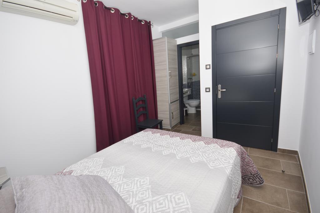 Hostal Maria Jose Кониль-де-ла-Фронтера Экстерьер фото