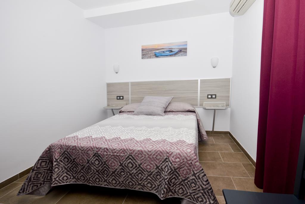 Hostal Maria Jose Кониль-де-ла-Фронтера Экстерьер фото