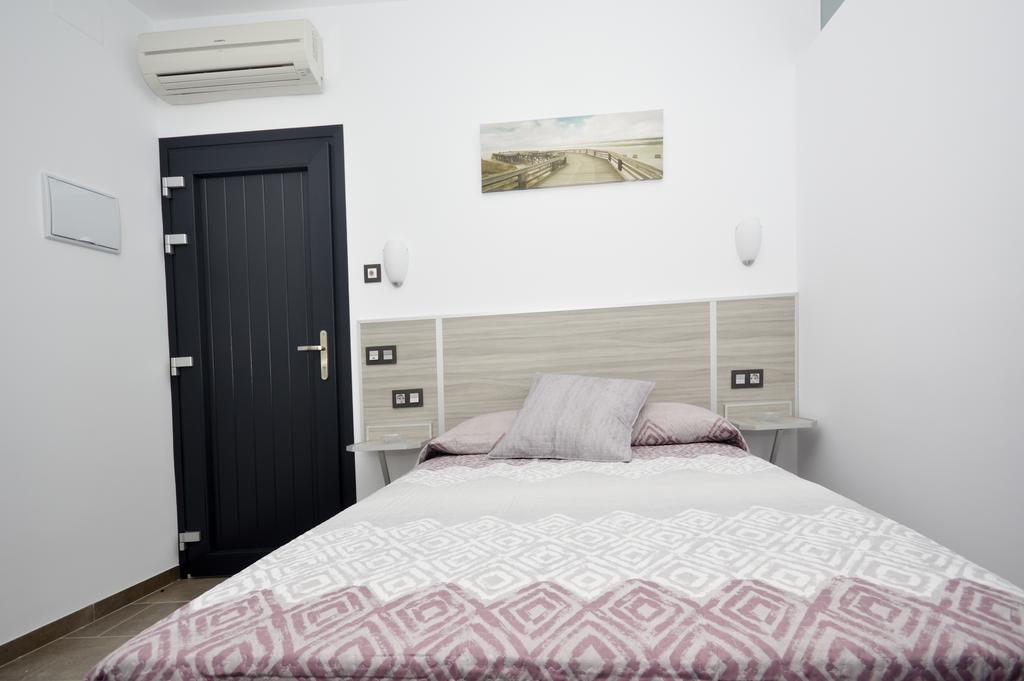 Hostal Maria Jose Кониль-де-ла-Фронтера Экстерьер фото